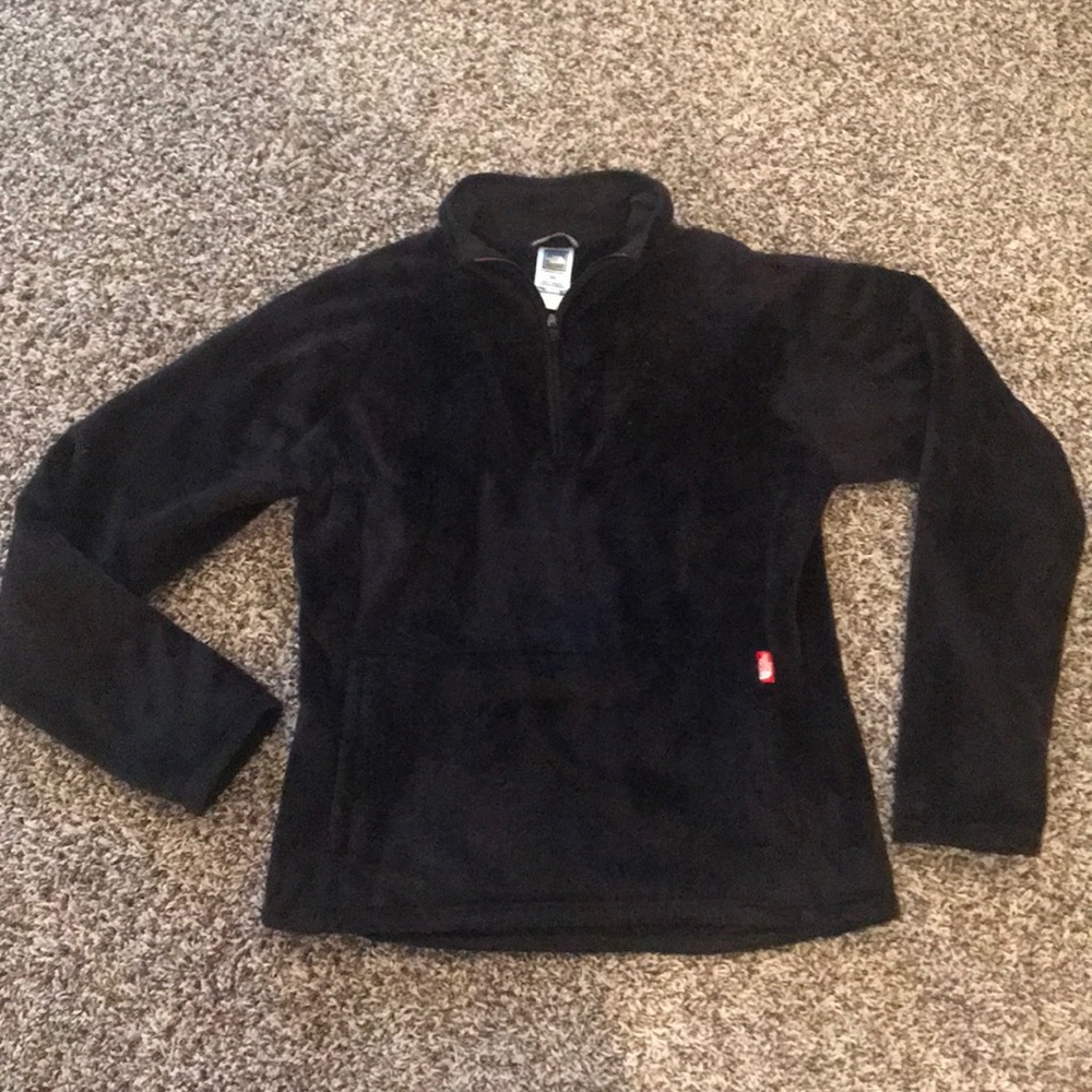 Black North Face pullover